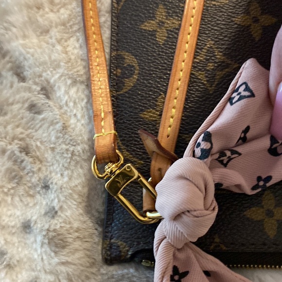 Louis Vuitton wristlet - Picture 4 of 8